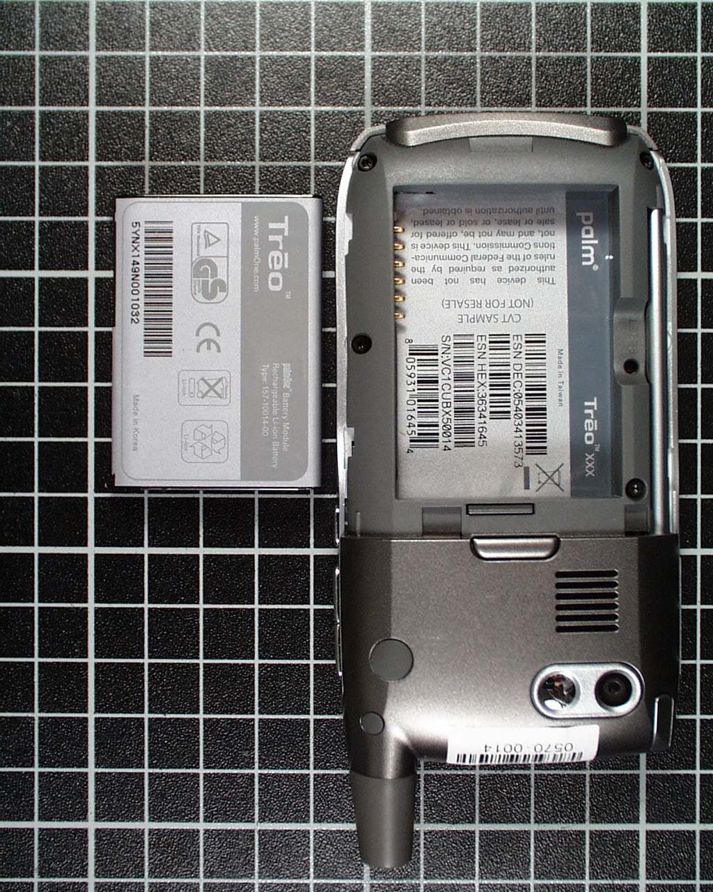 CELL/PCS CDMA Smartphone W/ Bluetooth - FCC ID O8F93001 - Palm Inc (2)