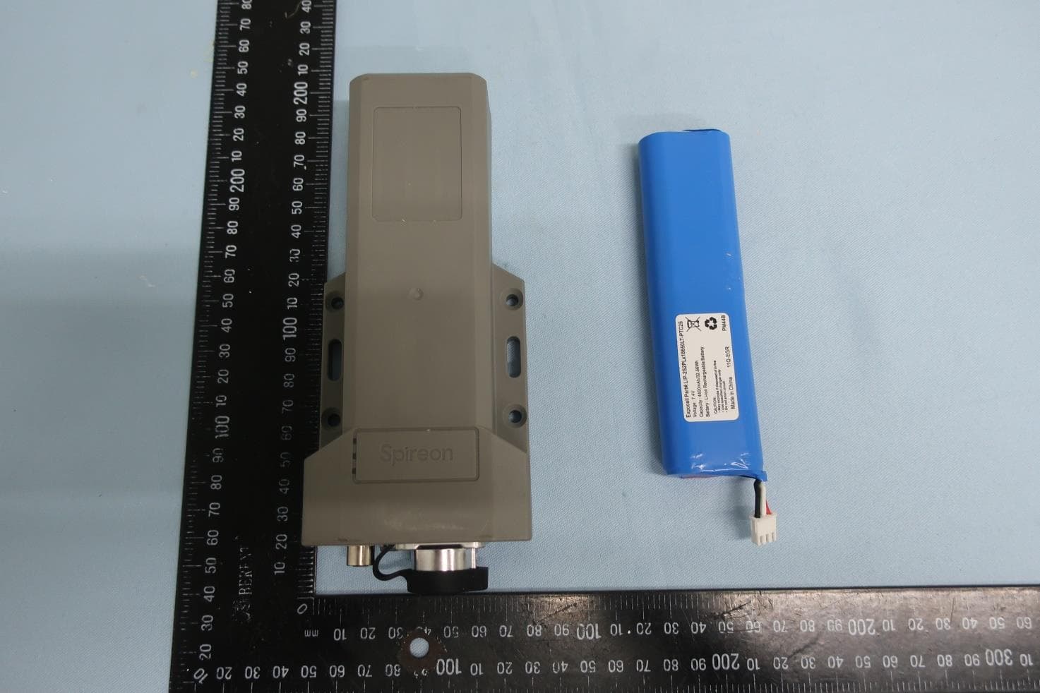 GPS tracker - FCC ID O9YFLF2M - Spireon Inc