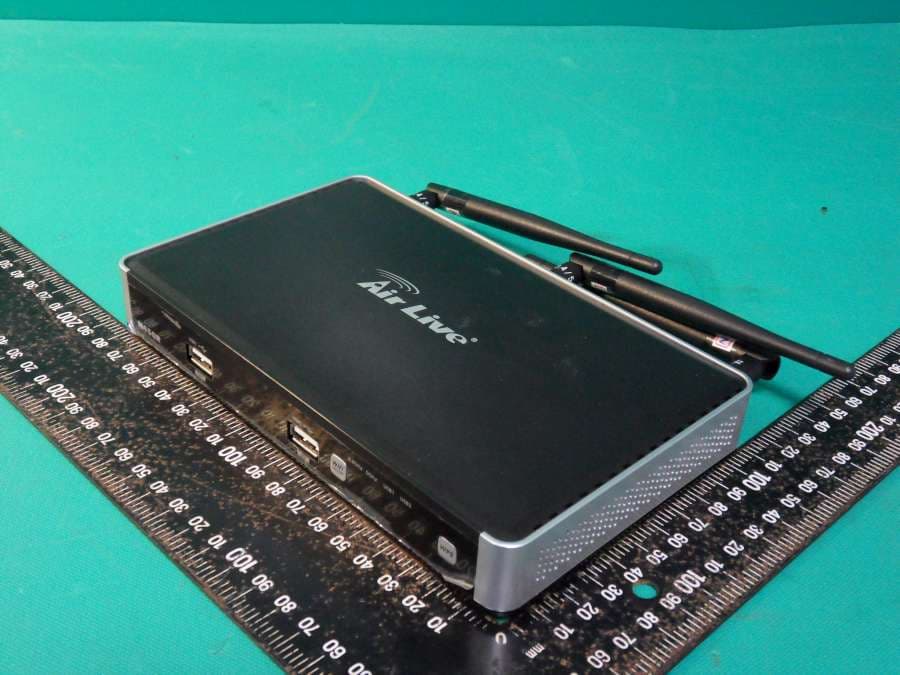 3T3R WIRELESS-N DUAL BAND GIGABIT ROUTER - FCC ID ODMN450R - OvisLink Corp. (2)
