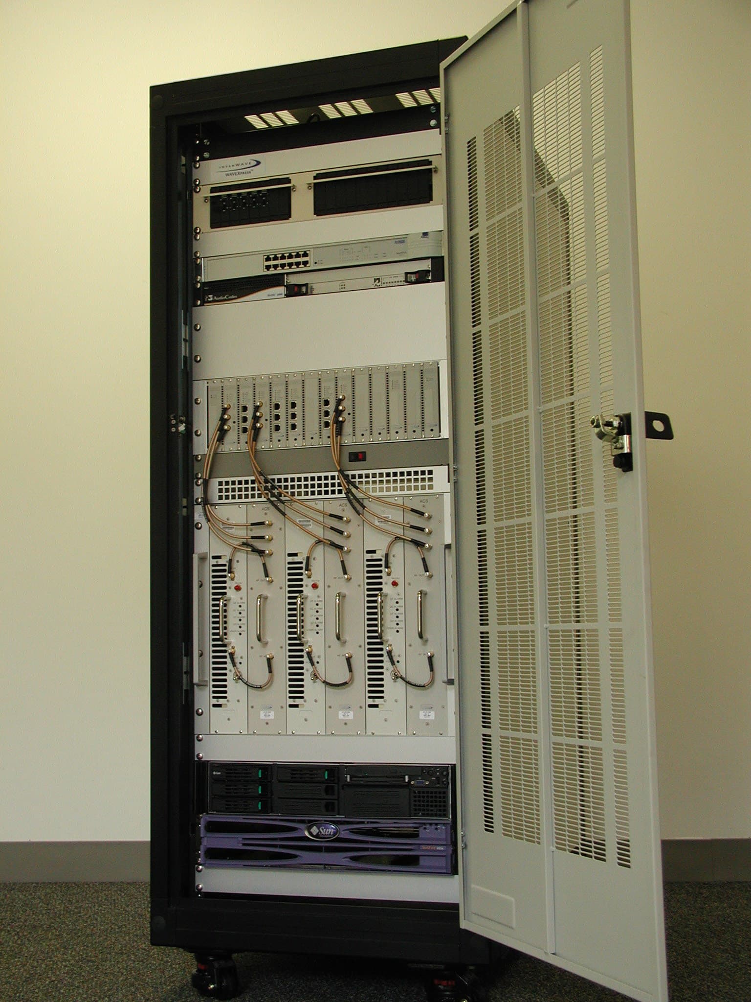 CDMA Cellular BaseStation - FCC ID OEW-AGBB-M1 - ADC Telecommunications Inc.