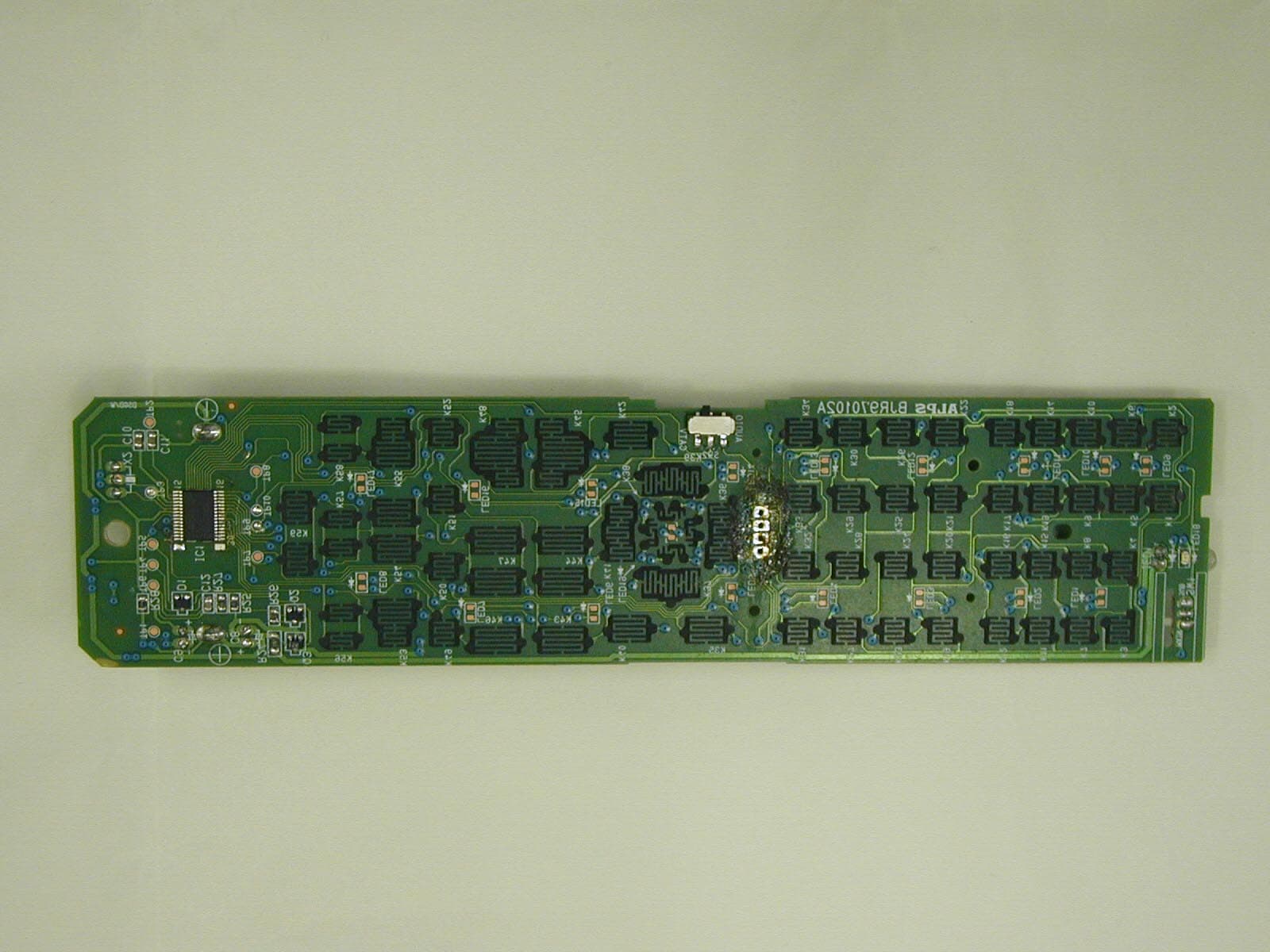 RF A/V remote Control - FCC ID OHEJR03016 - Alps Electric Co. Ltd. (2)