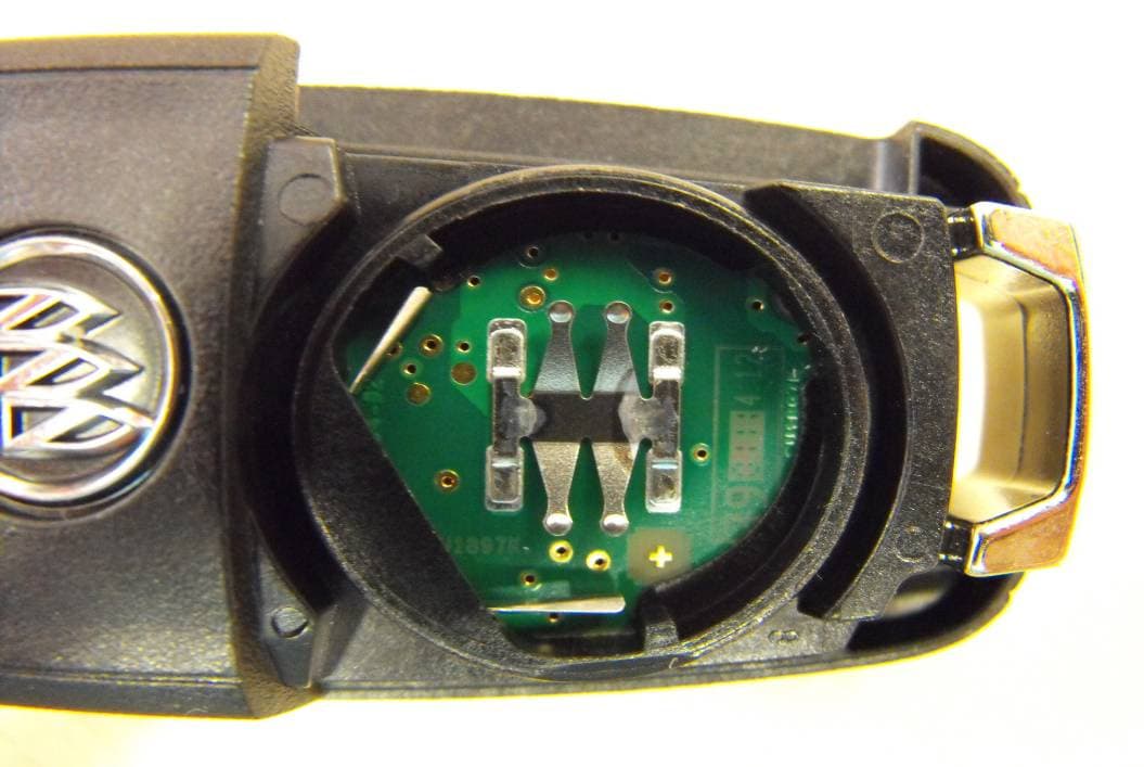 Flap Key Fob - FCC ID OHT05918179 - Strattec Security Corporation