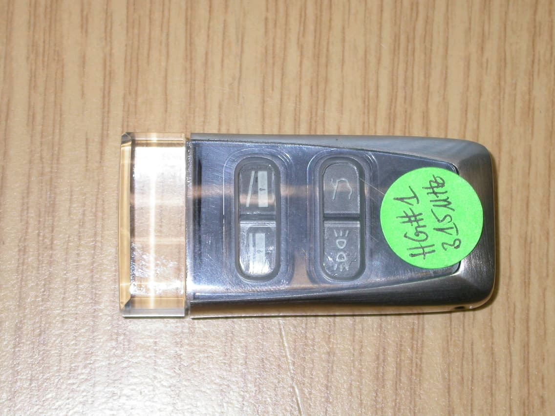 RKE Key Fob - FCC ID OHT7001550 - Strattec Security Corporation (2)