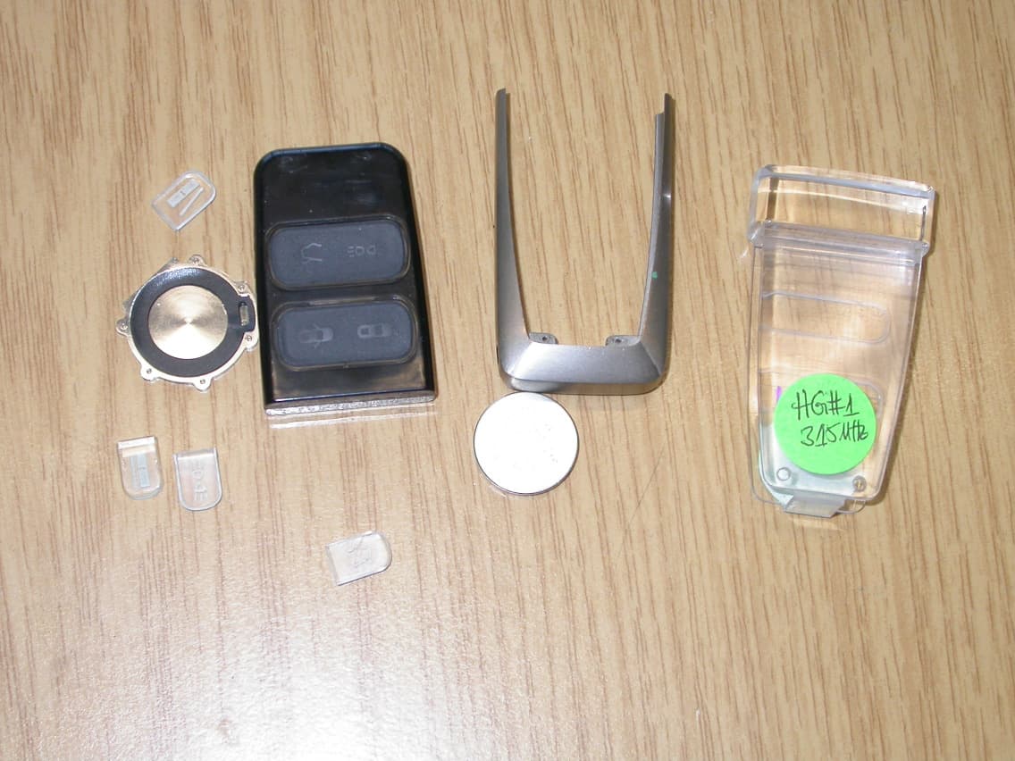 RKE Key Fob - FCC ID OHT7001550 - Strattec Security Corporation (3)