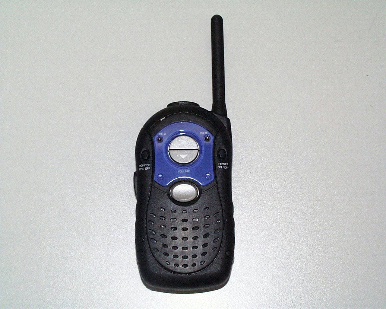 FRF - Part 95 Family Radio Face Held Transmitter - FCC ID OJ7988FRS0100 - Victory Concept Industries Ltd