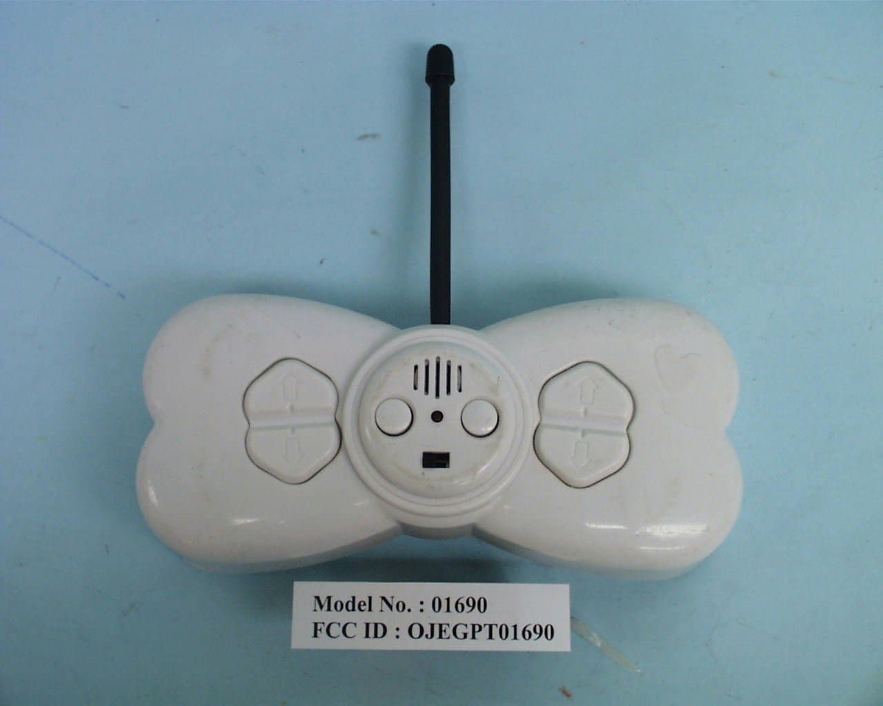 DXX - Part 15 Low Power Communication Device Transmitter - FCC ID OJEGPT01690 - Giochi Preziosi Ltd