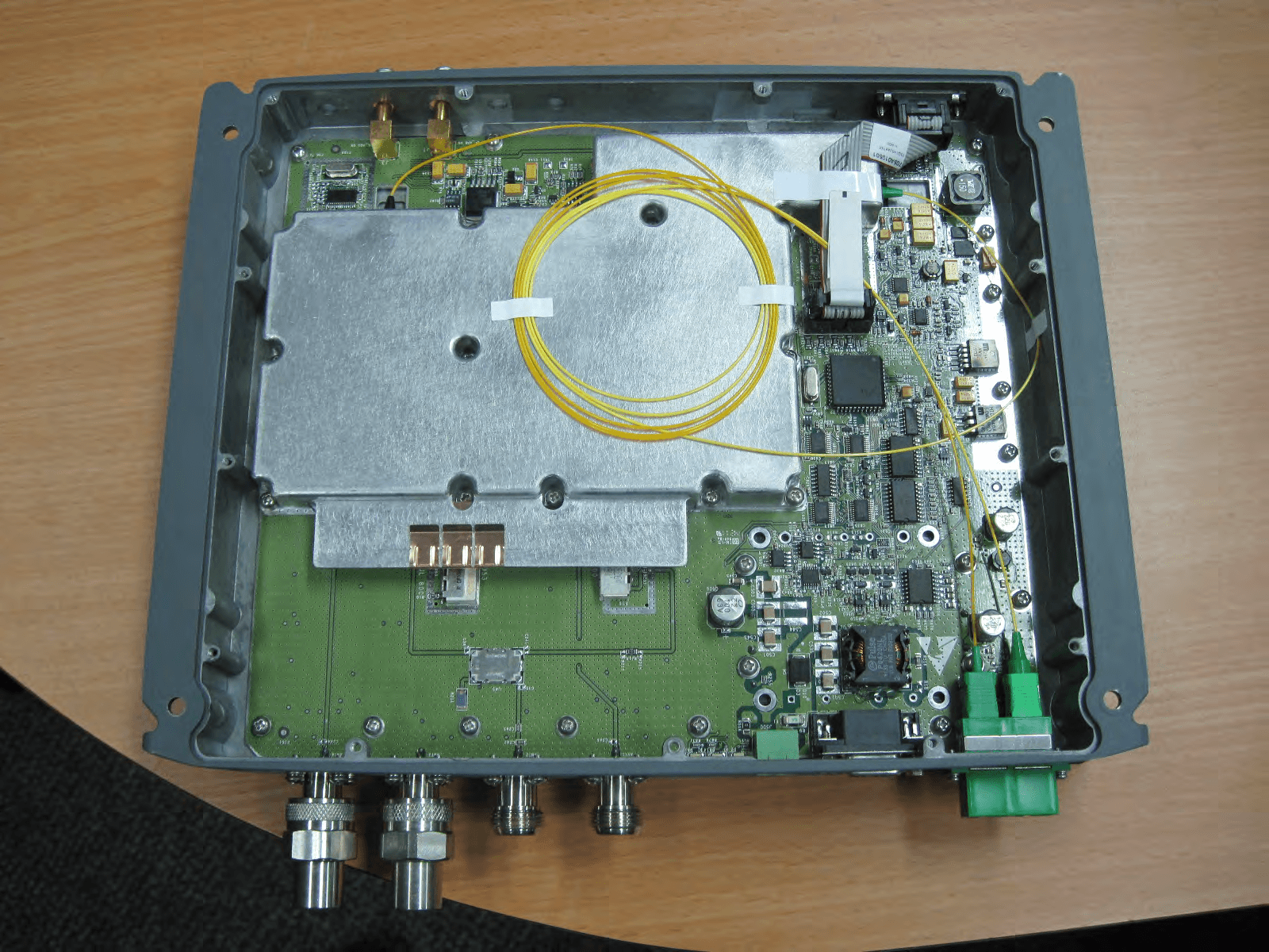 MA2000 IDEN-SMR RHU IN TSX CASE - FCC ID OJF2KIDENSMRTBC - Corning Optical Communication LLC (4)