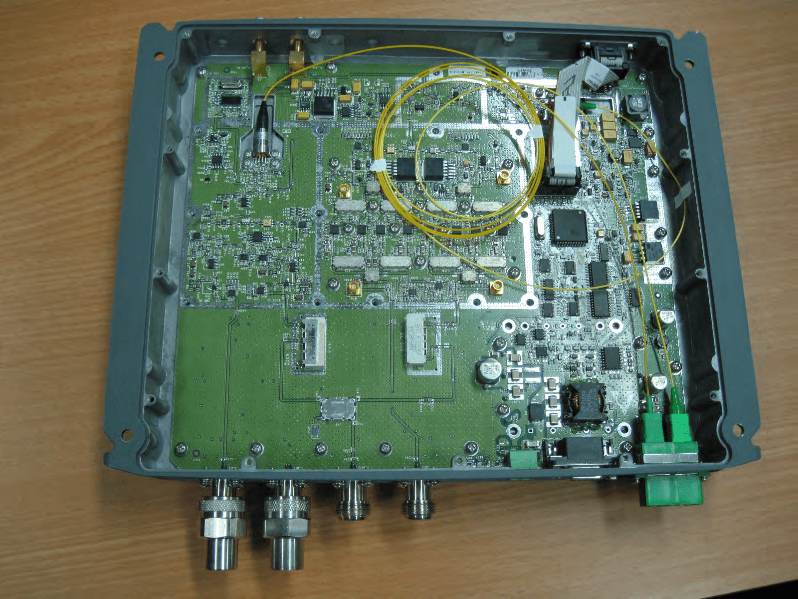 MA2000 IDEN-SMR RHU IN TSX CASE - FCC ID OJF2KIDENSMRTBC - Corning Optical Communication LLC (2)