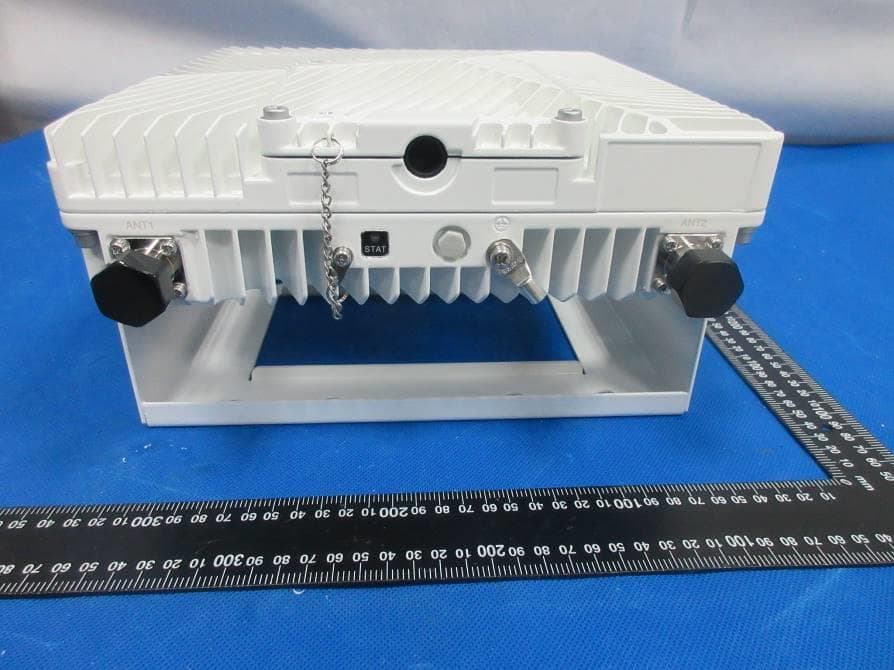 Medium Band dRAU - FCC ID OJFDLRU1719235 - Corning Optical Communication LLC