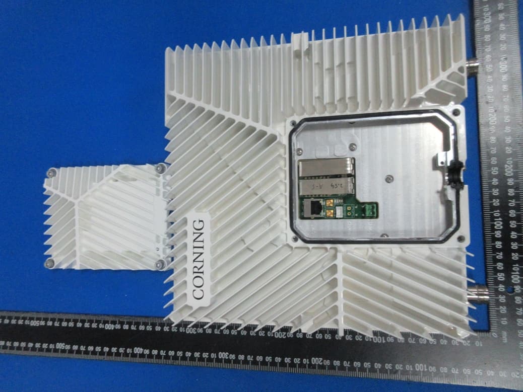 Digital Low-power Remote Unit High Band Supporting 2.5G - FCC ID OJFDLRUG225 - Corning Optical Communication LLC (2)