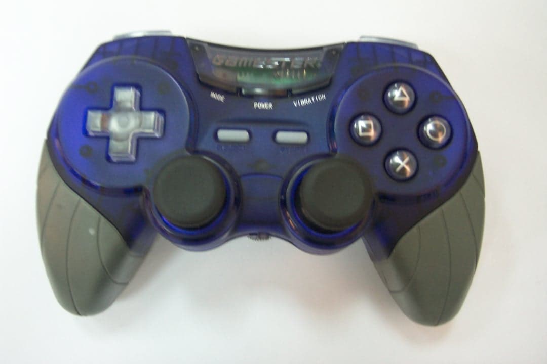 Wireless Game Pad - FCC ID OJJRC73610 - Radica Games Ltd. (1)