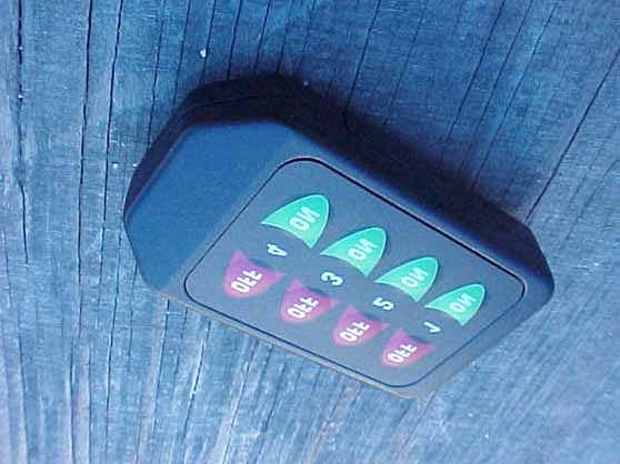 Compact Handheld Transmitter - FCC ID OJM-CMD-HHCP-XXXA - Linx Technologies (3)