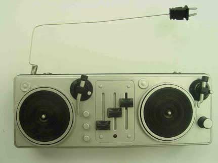 27MHz WIRELESS R/C TOY - TRANSMITTER - FCC ID OKP0302 - WowWee Group Limited