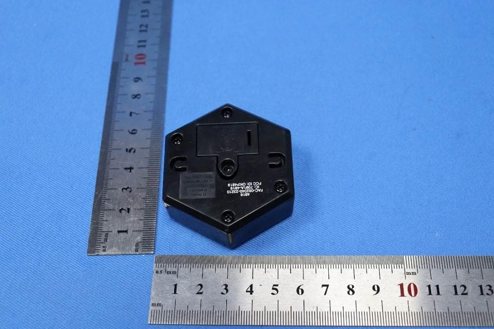 Disney Marvel Spider Bot Shirt Crawler - FCC ID OKP4819 - WowWee Group Limited (5)