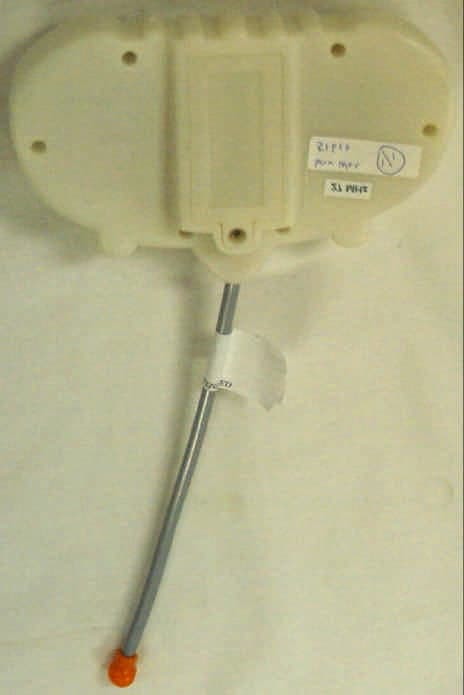 27 MHz Wireless R/C Toy - Transmitter - FCC ID OKP51610 - WowWee Group Limited (2)