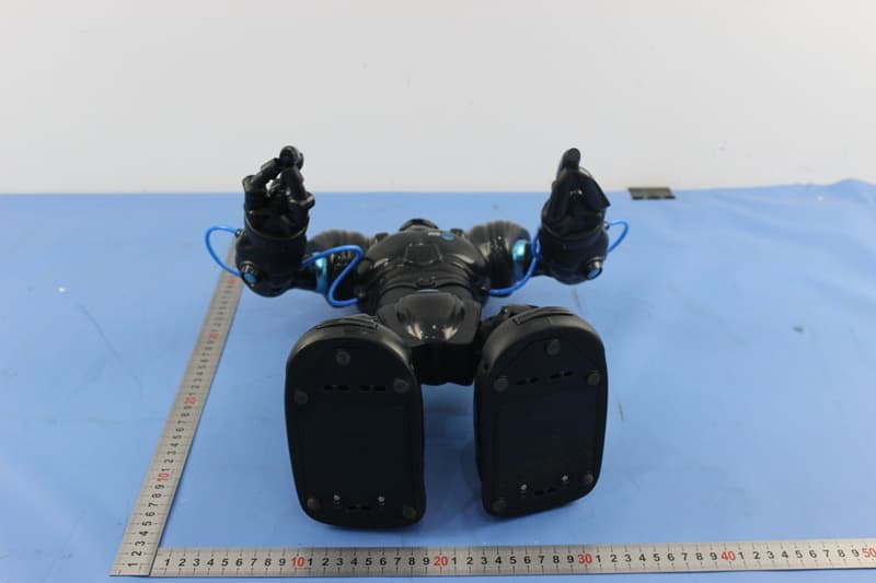 Robosapien Blue - FCC ID OKP8015 - WowWee Group Limited (4)