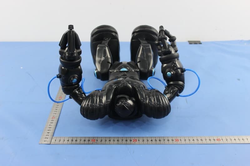Robosapien Blue - FCC ID OKP8015 - WowWee Group Limited