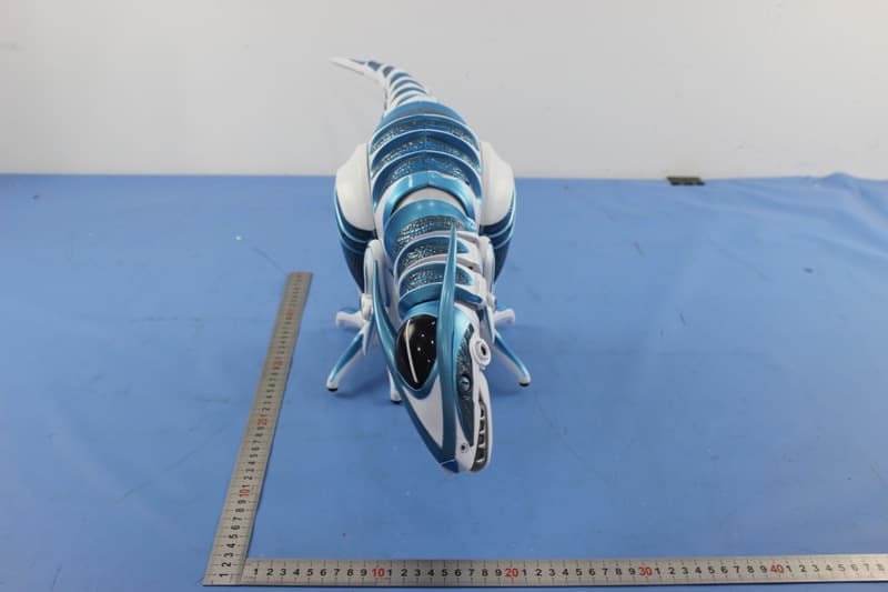 Roboraptor Blue - FCC ID OKP8017 - WowWee Group Limited (4)