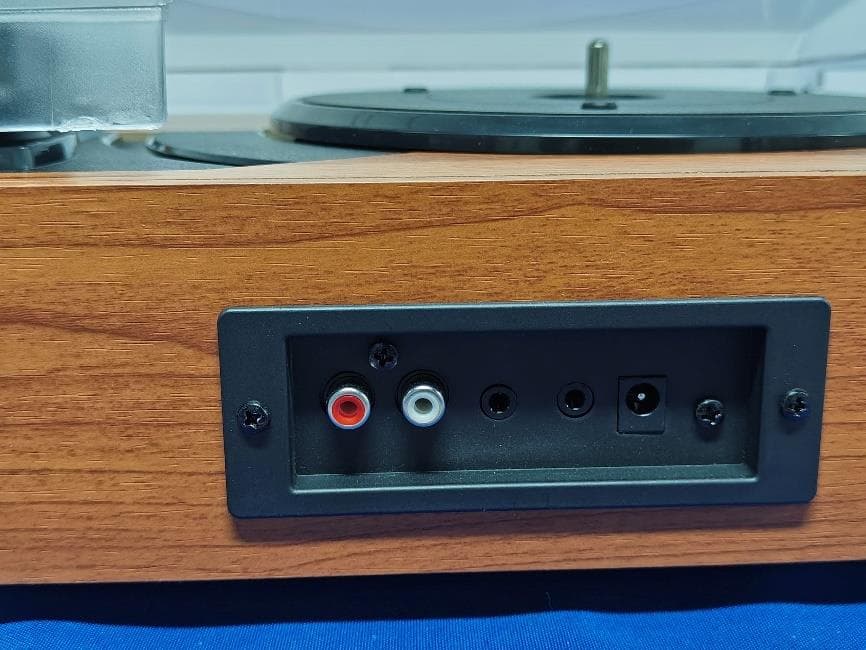 Retro Bluetooth Turntable - FCC ID OKUJP2326 - Shenzhen Junlan Electronic Ltd (2)