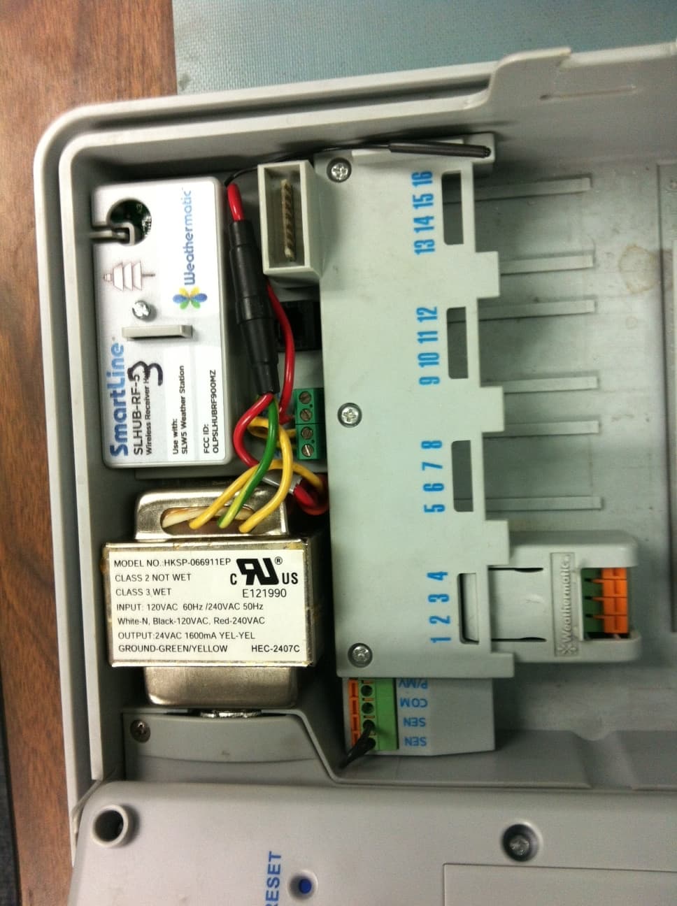 Wireless communication hub - FCC ID OLPSLHUBRF900MZ - Telsco Industries, Inc. (2)