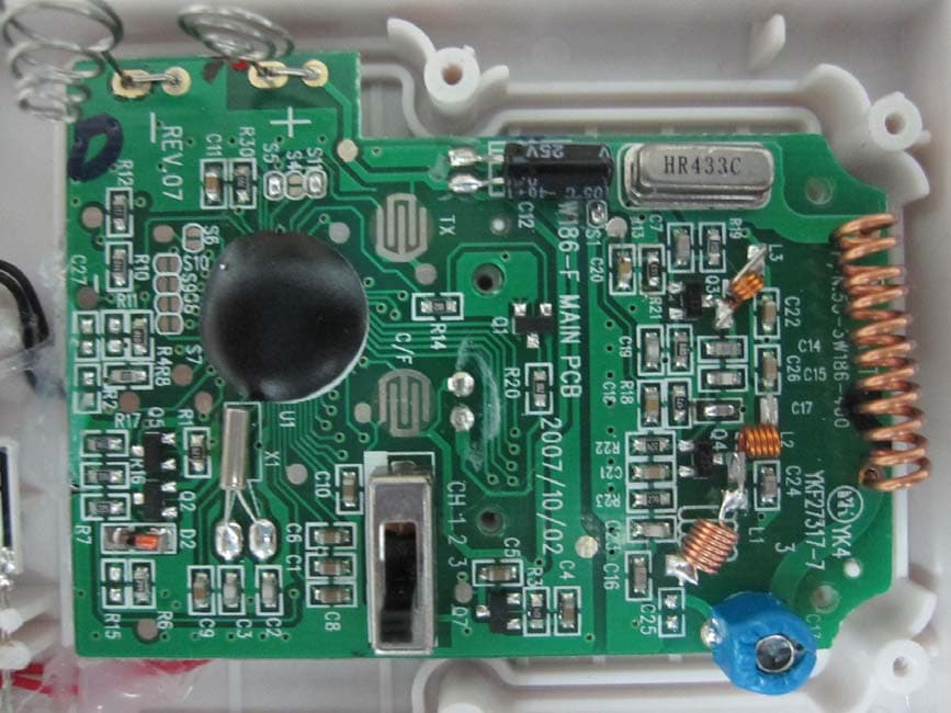 RF wireless remote sensor - FCC ID OMOTX186 - La Crosse Technology Ltd.