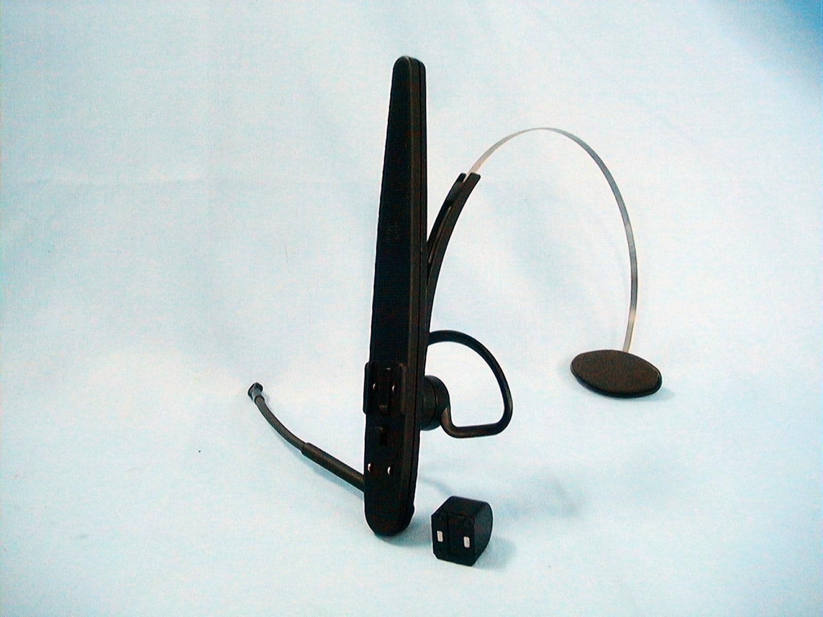 A WIRLESS HANDSET SYSTEM - FCC ID OND5615HS - Emkay Innovative Products, Taiwan