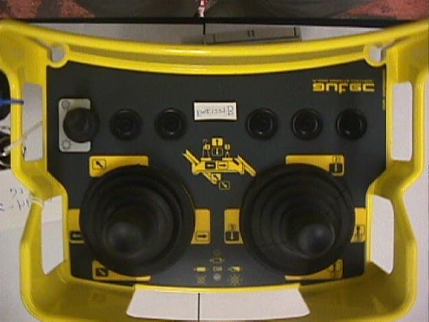 Hand-held remote control transmitter - FCC ID OQAMTXUS03A - Autec s.r.l.