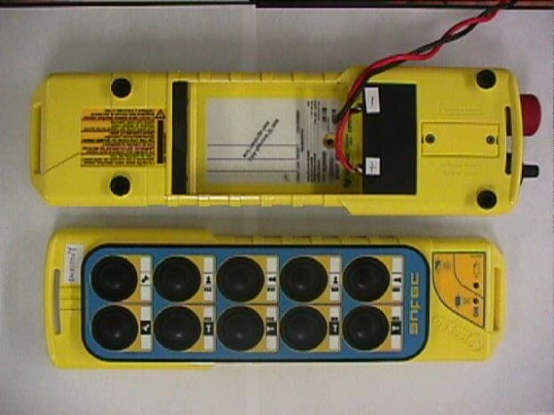 Hand-held remote control transmitter - FCC ID OQAMTXUS04A - Autec s.r.l.