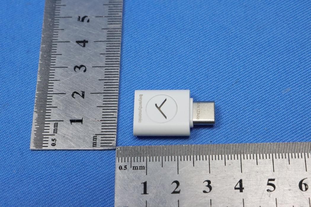 Low Latency Dongle - FCC ID OSDMMX100DLL - Beyerdynamic (2)