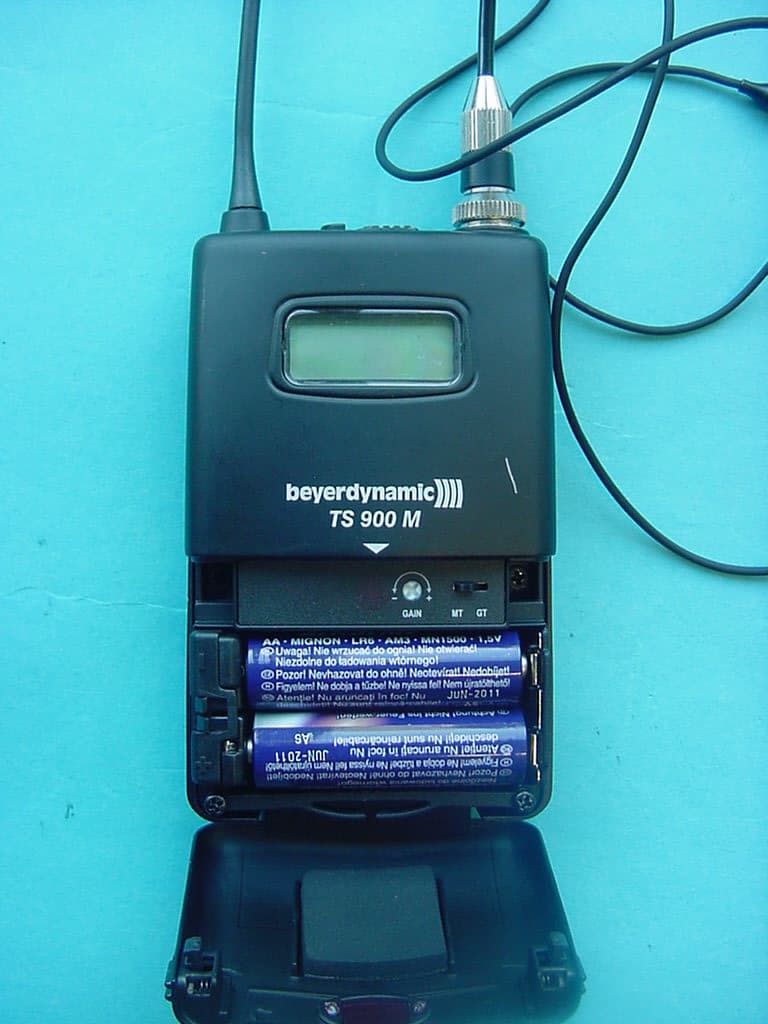 Bodypack Transmitter - FCC ID OSDTS900 - Beyerdynamic (4)