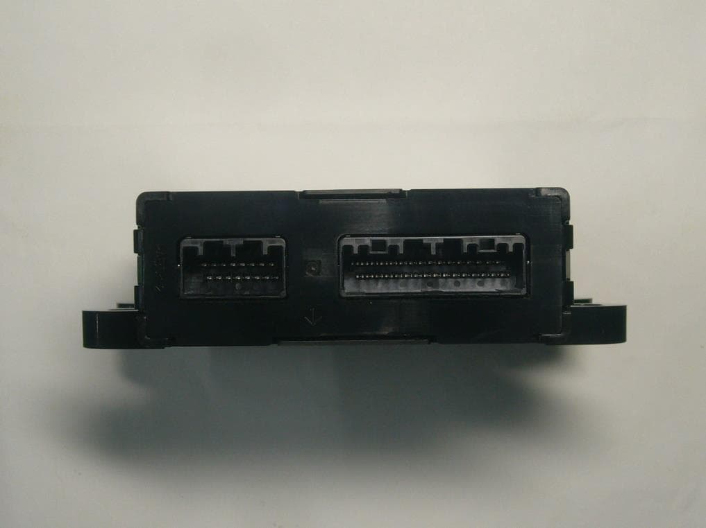 Transmitter of Keyless Entry System - FCC ID OUCR328E - NIDEC MOBILITY CORPORATION (2)