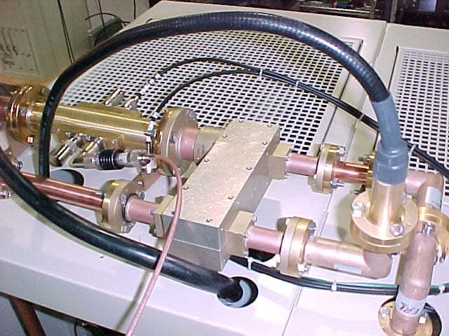 4000-Watt UHF Transmitter - FCC ID OUSLU4000AT - UBS-Axcera (1)