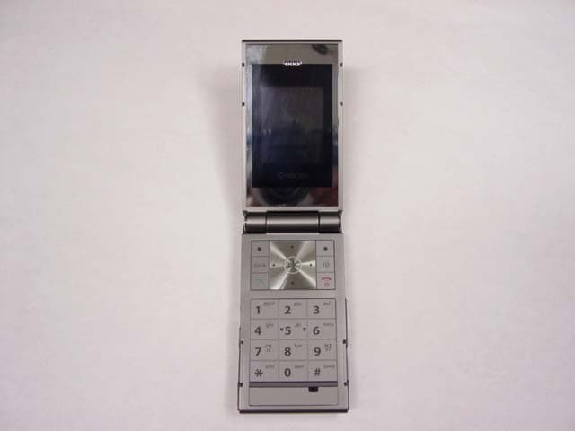 Tri-band CDMA Cellular phone with Bluetooth - FCC ID OVFKWC-K33B04 - Kyocera International, Inc (2)