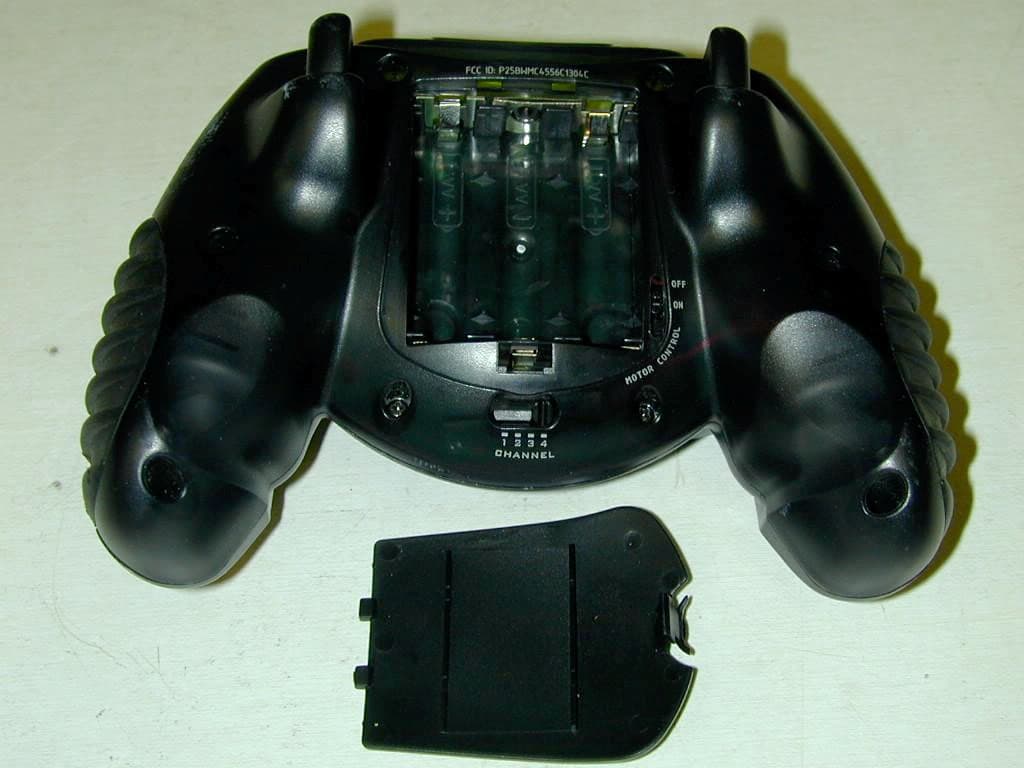 XOBX 2.4GHz RF CONTROLLER JOYPAD - FCC ID P25BWMC4556C1304C - Mad Catz, Inc. (2)