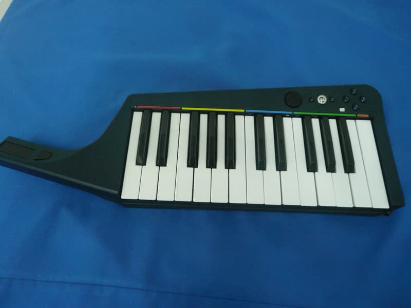 Rock Band Wireless Pro Keyboard for Wii - FCC ID P25M796161Y2310C - Mad Catz, Inc. (2)