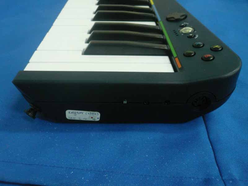 Rock Band Wireless Pro Keyboard for PlayStation 3 - FCC ID P25M798161Y2310C - Mad Catz, Inc. (1)