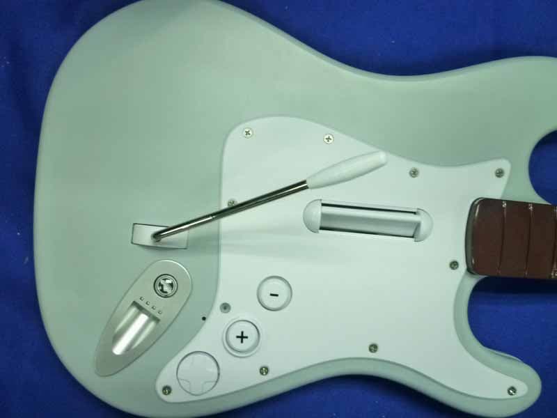 Rock Band Wireless Fender Stratocaster Guitar Controller for Nintendo Wii - FCC ID P25SU96561Y2510C - Mad Catz, Inc. (2)