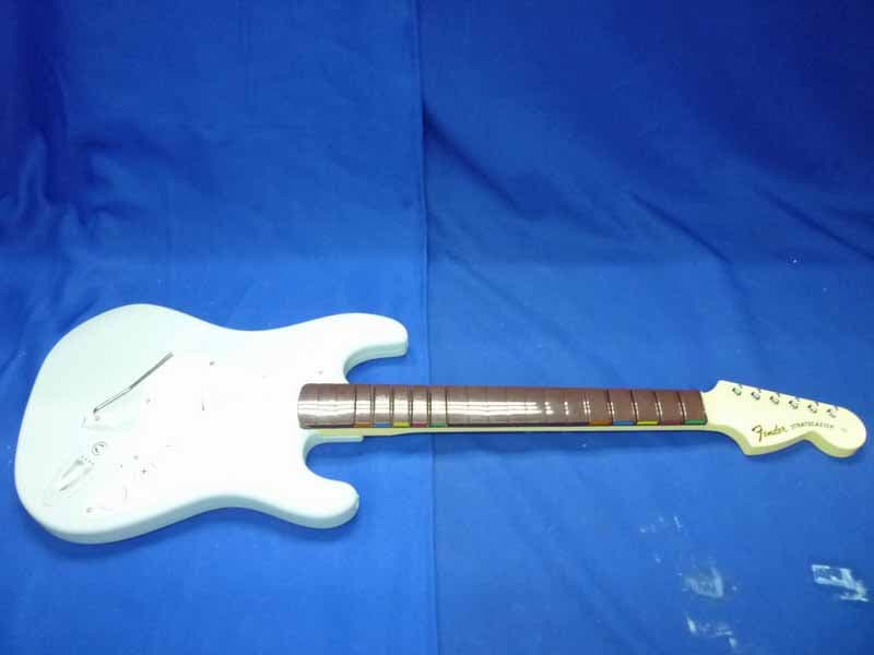 Rock Band Wireless Fender Stratocaster Guitar Controller for Nintendo Wii - FCC ID P25SU96561Y2510C - Mad Catz, Inc. (3)