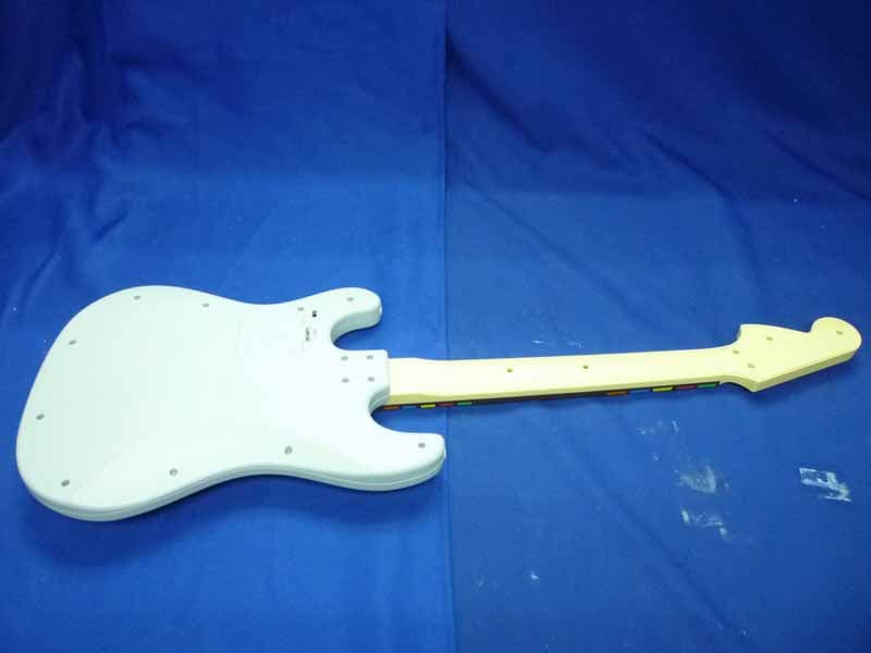 Rock Band Wireless Fender Stratocaster Guitar Controller for Nintendo Wii - FCC ID P25SU96561Y2510C - Mad Catz, Inc. (4)