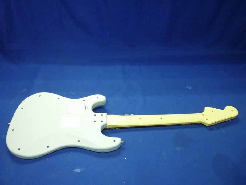 Rock Band Wireless Fender Stratocaster Guitar Controller for Xbox 360 - FCC ID P25SU98561Y2510C - Mad Catz, Inc. (3)