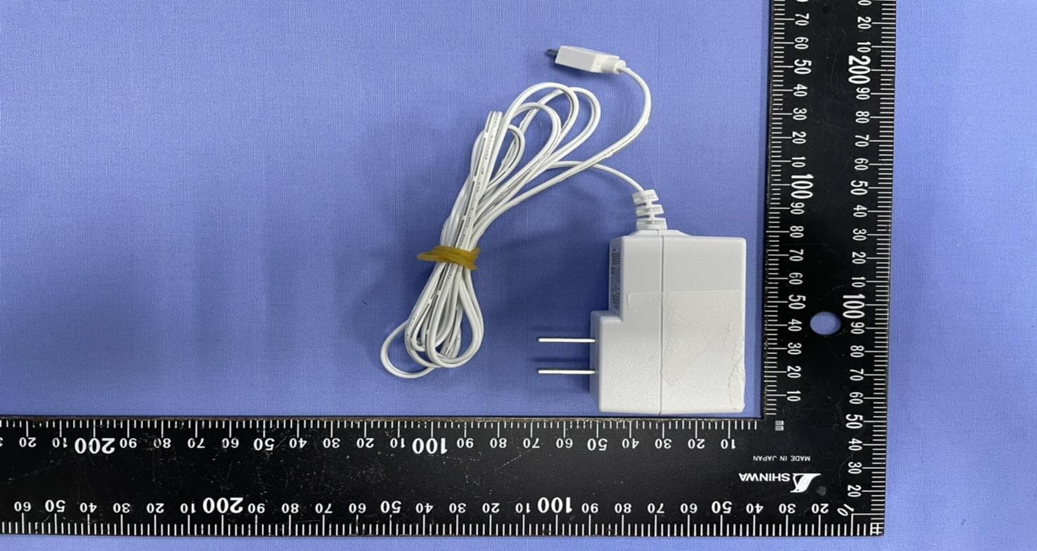 Wireless Full HD Network Camera - FCC ID P27RC8520 - Sercomm Corporation (2)