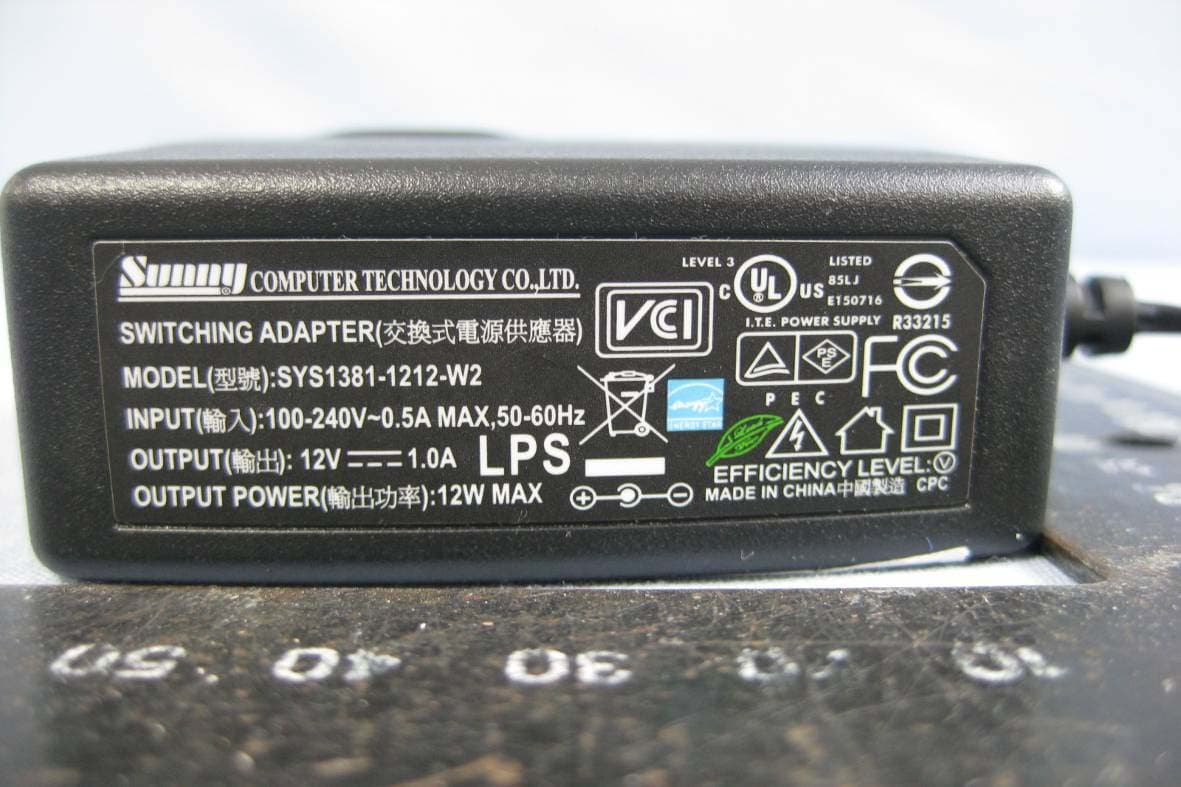 Dual-Band Wireless VPN Router with GbE Switch - FCC ID P27RV220W - Sercomm Corporation (2)