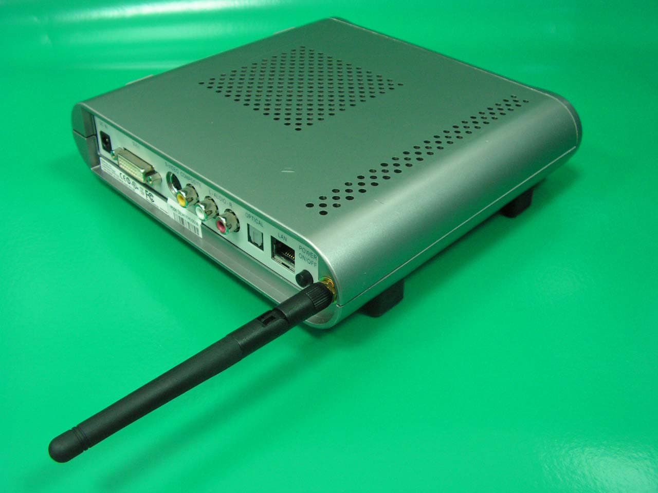 Wireless HD Digital Media Player - FCC ID P4QEZFETCH1 - Mitac Digital Technology Corporation (3)