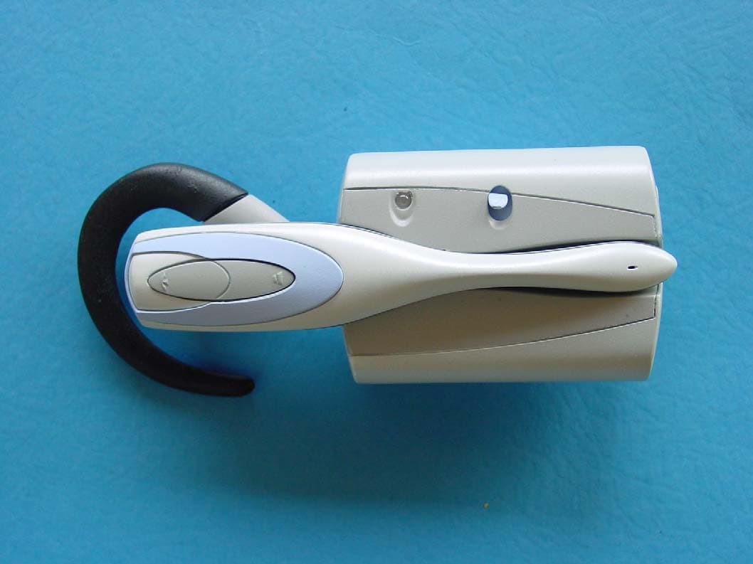 Wireless Headset Unit - FCC ID P6YAD688H - Aura Communications Incorporated