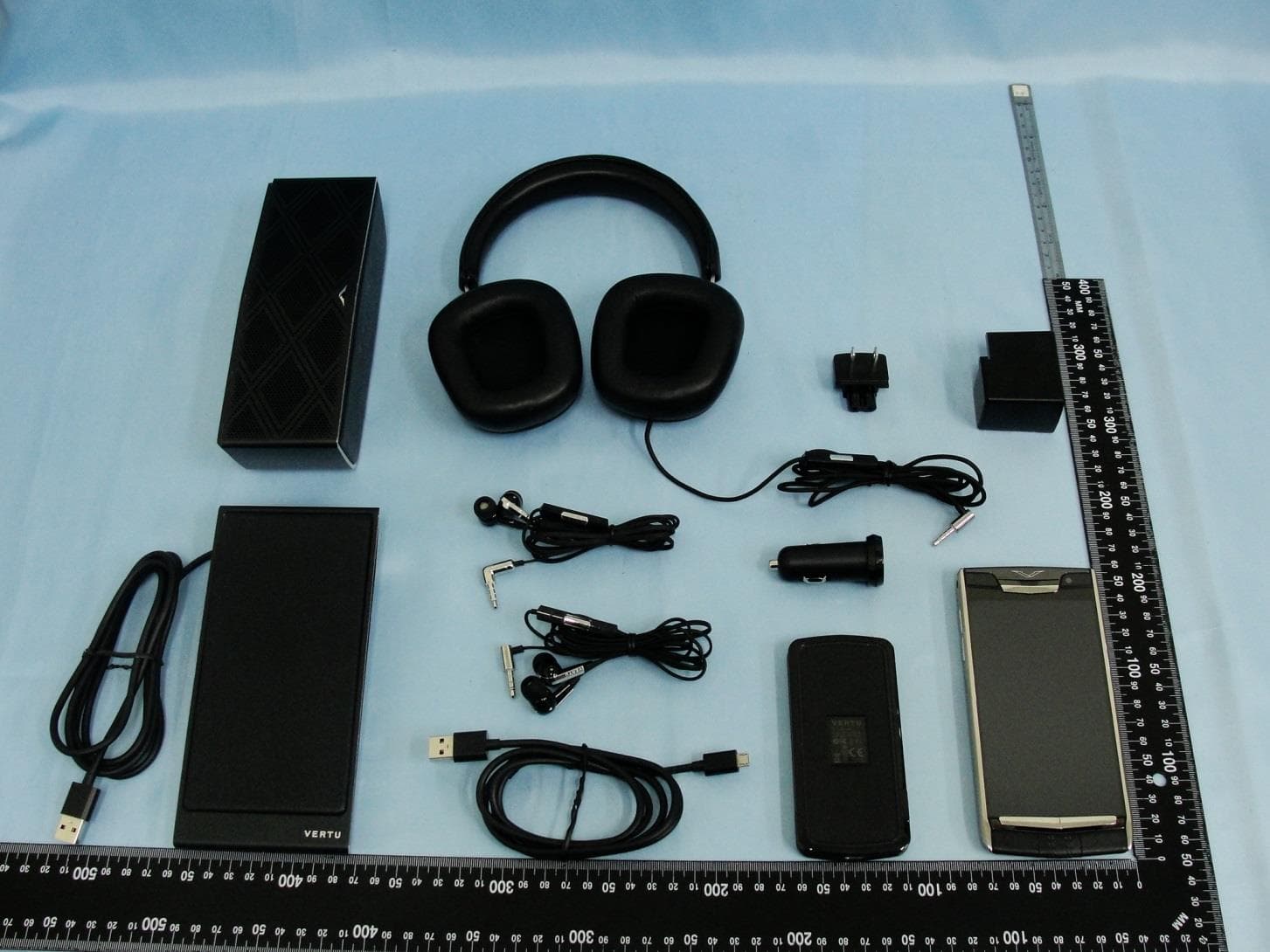 Cellular Telephone - FCC ID P7QVM-03 - Vertu (2)