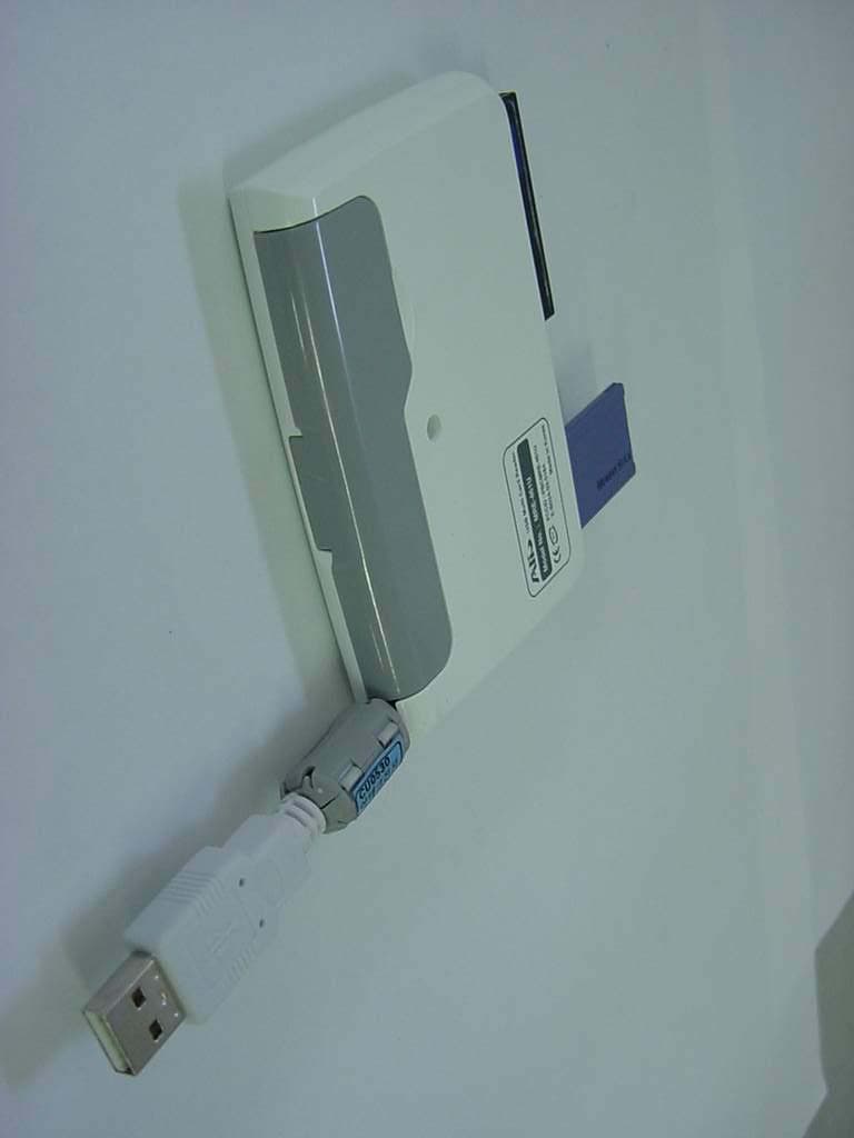 USB Multi-Card Reader - FCC ID PBCMRE-461U2 - Sarotech Co., Ltd. (2)