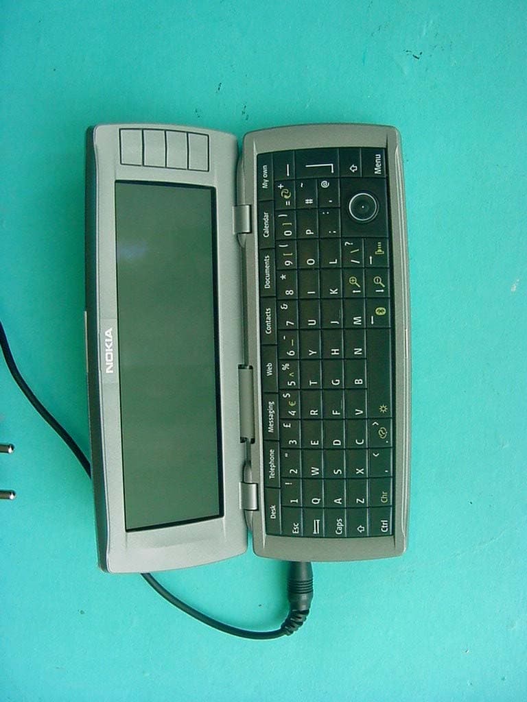 GSM 900/1800/1900 Communicator w/WLAN, BT - FCC ID PDNRA-2 - Microsoft Corporation (5)