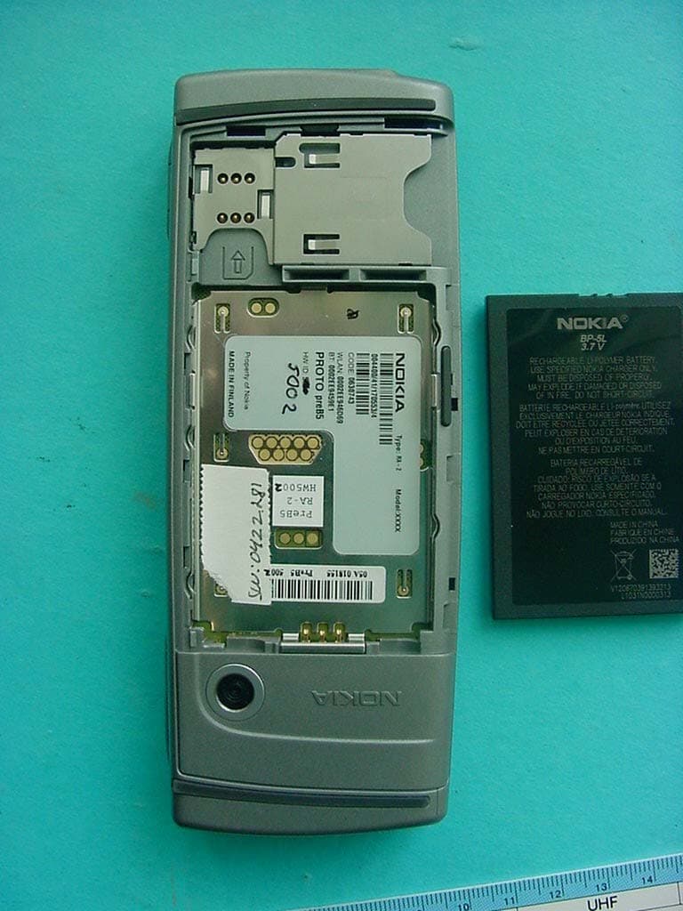 GSM 900/1800/1900 Communicator w/WLAN, BT - FCC ID PDNRA-2 - Microsoft Corporation (3)