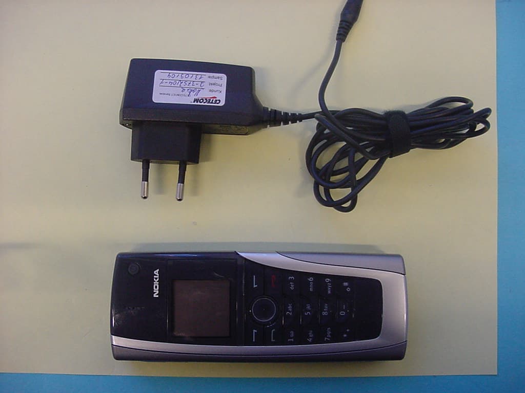 GSM 850/1800/1900 Communicator w/WLAN, BT - FCC ID PDNRA-3 - Microsoft Corporation (2)
