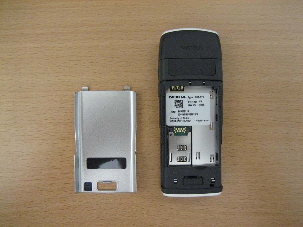 GSM 850/900/1800/1900MHz Cellphone w/BT - FCC ID PDNRM-171 - Microsoft Corporation (2)